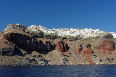 Sur la caldera : vue sur la paroi de la caldera et Oia