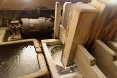 Moulin Richard de Bas : l'arbre entraine les piles à maillets