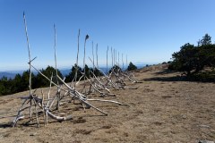 Prestation artistique pointant vers le Ventoux