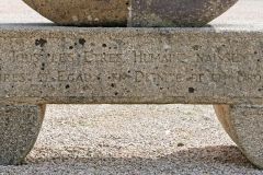 Bort-les-Orgues : place du champ de foire - droits de l'homme : Tous les Etres Humains Naissent Libres et Egaux en Dignité et en Droits