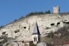 L'église, la tour et la falaise