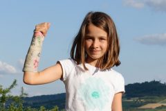 Claire va être libérée de son platre