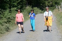 Entre la plaine de Montcineyre et le lac de Montineyre : Julie, Mathilde et Monique