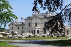 13-Newport-Bellevue-Avenue-3_edited-1