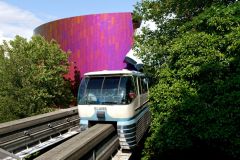 Seattle : le monorail devant Experience Music Project