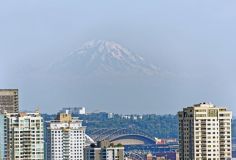 Seattle : premièe apparition (timide) de Mount Rainier (4392 m)
