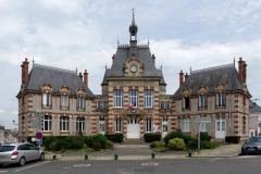 Auneau : la mairie